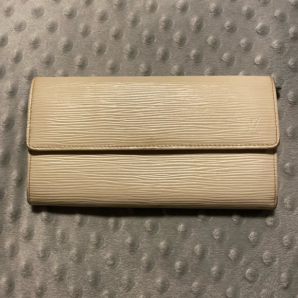 Louis Vuitton Handbags - Louis Vuitton Epi Portefeuille Sarah Leather Long Wallet White